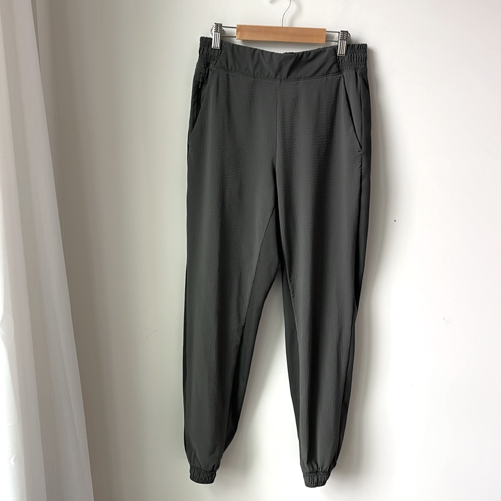 Athleta Textured Brooklyn Jogger in Olive Green Pockets Stretch Size 4